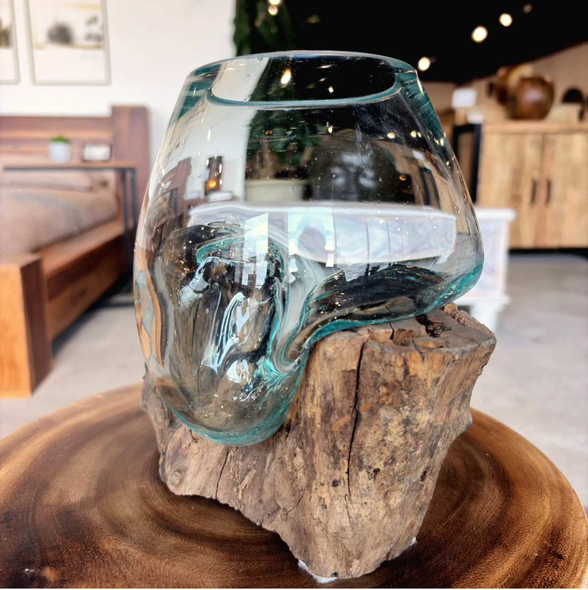 Vase en verre soufflé sur racine Ø10"